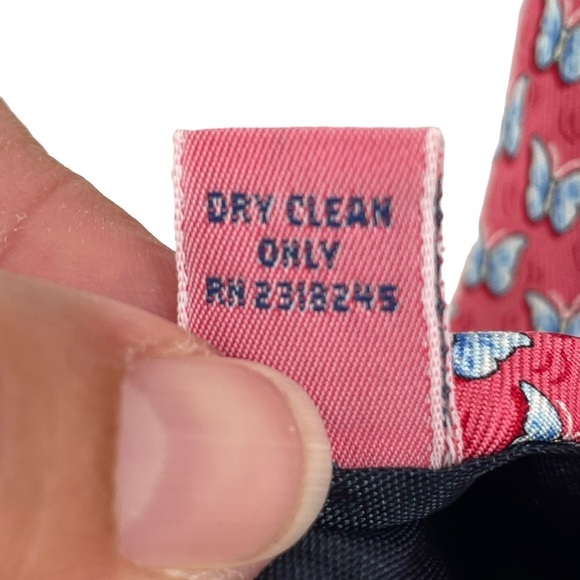 Vineyard Vines Blue Butterflies w/Pink Background Silk Necktie - 60" Long - Picture 7 of 9